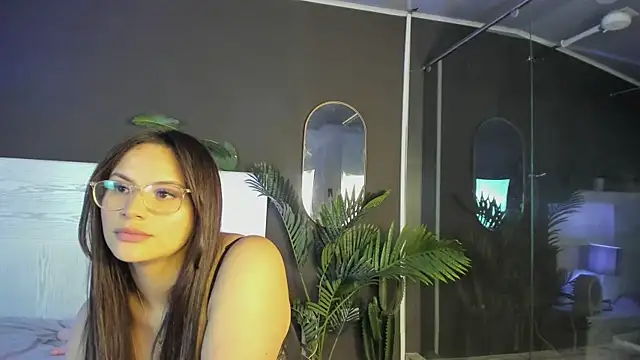 Snapshot of Mia_noiir chatting on 05-06-26, 04:08 Mia noiir online show from 05-06-26, 04:08