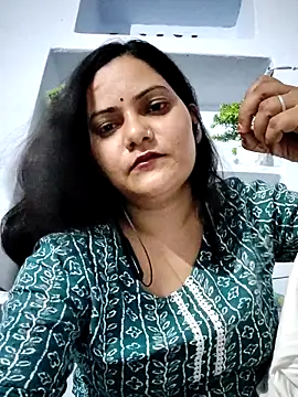 Snapshot of Anushka_Singh0 chatting on 05-12-26, 05:10 Anushka Singh0 online show from 05-12-26, 05:10