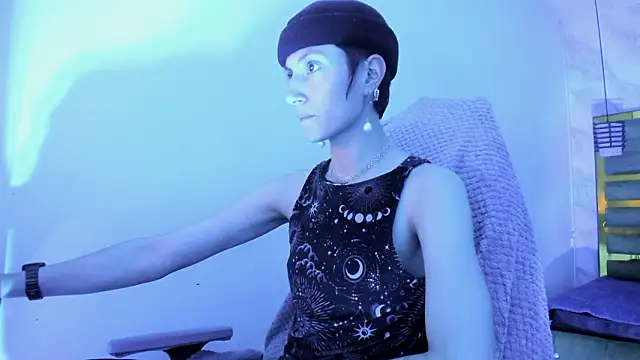 Snapshot of Fieramadame chatting on 02-22-26, 12:15 Fieramadame online show from 02-22-26, 12:15