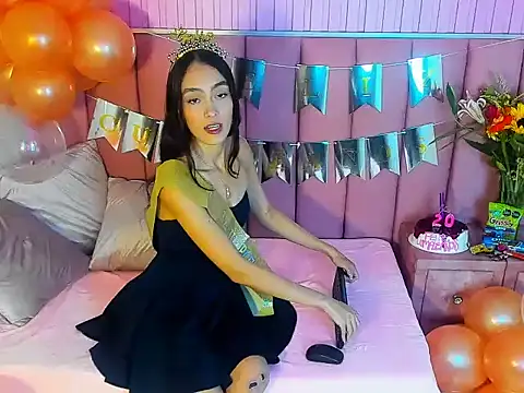 Snapshot of LolaWhite chatting on 03-15-26, 05:24 LolaWhite online show from 03-15-26, 05:24