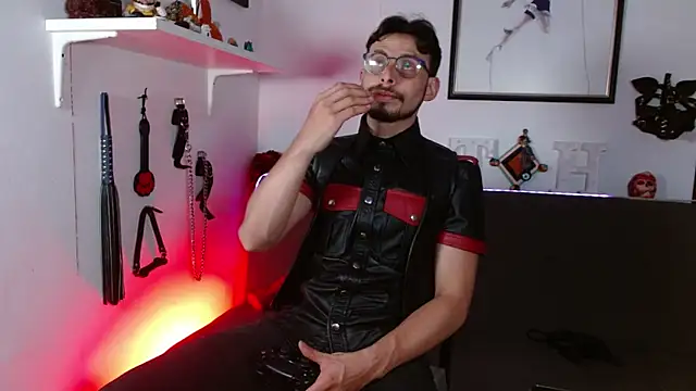 Snapshot of Thom_sam_ chatting on 03-08-26, 02:15 Thom sam online show from 03-08-26, 02:15