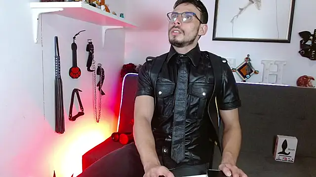 Snapshot of Thom_sam_ chatting on 03-11-26, 01:00 Thom sam online show from 03-11-26, 01:00