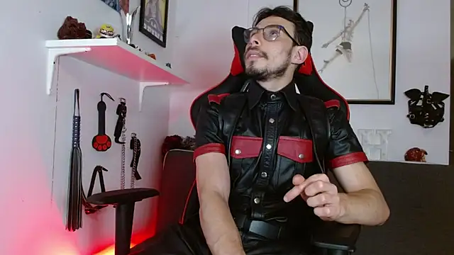 Snapshot of Thom_sam_ chatting on 03-25-26, 12:49 Thom sam online show from 03-25-26, 12:49