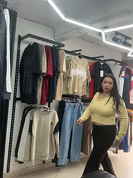 Miss Bella Flame online show from 04-28-26, 07:08