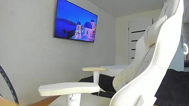 GlitchyDolly online show from 06-08-26, 04:02