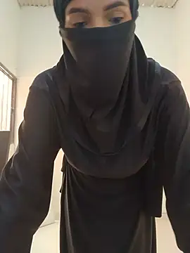 aminaa  online show from 07-06-26, 07:49
