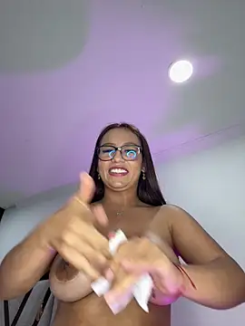 Snapshot of Aliaa_1 chatting on 03-08-26, 02:04 Aliaa 1 online show from 03-08-26, 02:04