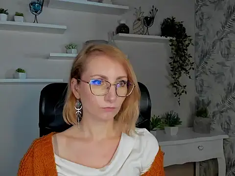 CinderellaMoon online show from 02-19-26, 06:20