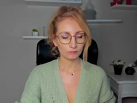 CinderellaMoon online show from 03-06-26, 06:21