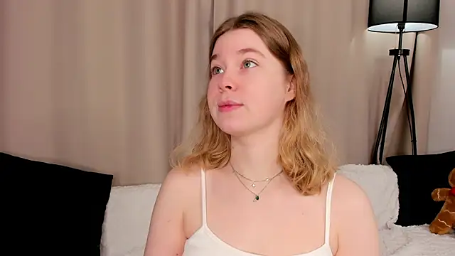 Snapshot of MaraaSwan chatting on 03-07-26, 03:47 MaraaSwan online show from 03-07-26, 03:47