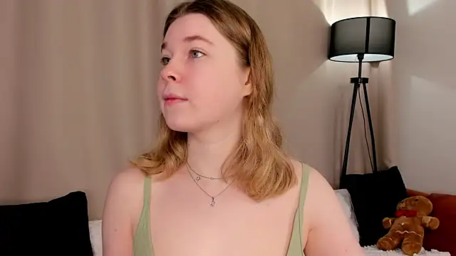 Snapshot of MaraaSwan chatting on 03-15-26, 04:29 MaraaSwan online show from 03-15-26, 04:29