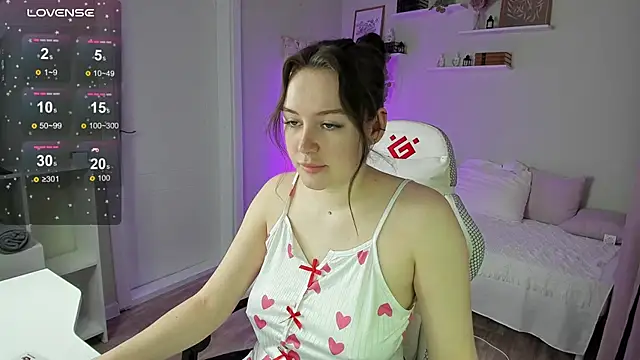 Laura CollinsS online show from 04-10-26, 12:38