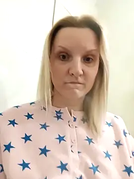 Snapshot of SusanGold9211 chatting on 03-01-26, 12:23 SusanGold9211 online show from 03-01-26, 12:23