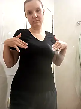 Snapshot of SusanGold9211 chatting on 03-03-26, 10:43 SusanGold9211 online show from 03-03-26, 10:43