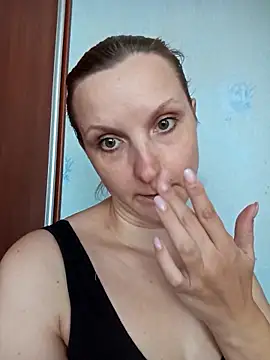 Snapshot of SusanGold9211 chatting on 03-09-26, 09:46 SusanGold9211 online show from 03-09-26, 09:46