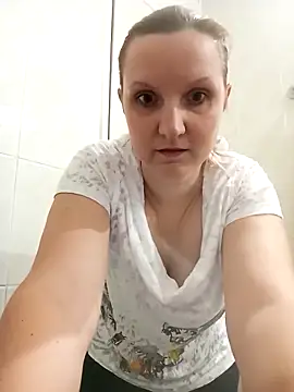 Snapshot of SusanGold9211 chatting on 03-10-26, 10:20 SusanGold9211 online show from 03-10-26, 10:20