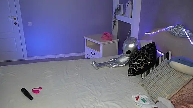 AlisMil online show from 02-19-26, 10:22