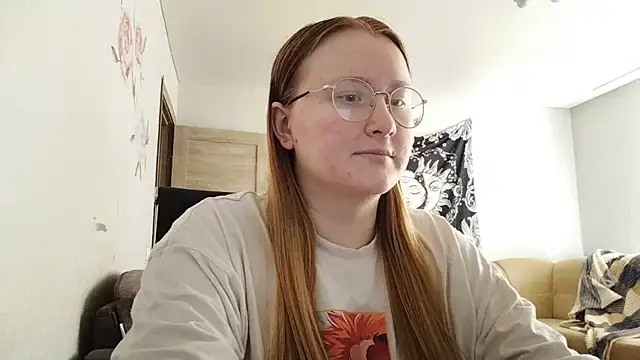 Snapshot of AnikaLipps chatting on 06-19-26, 01:48 AnikaLipps online show from 06-19-26, 01:48