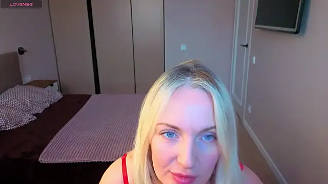 Snapshot of MonikaFoxys chatting on 02-25-26, 04:00 MonikaFoxys online show from 02-25-26, 04:00