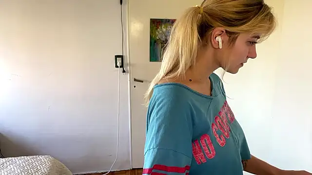 Sophiasnarl online show from 03-07-26, 08:50