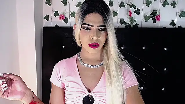 Snapshot of Kristal_Queen01 chatting on 03-05-26, 06:53 Kristal Queen01 online show from 03-05-26, 06:53