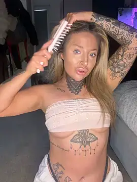 Snapshot of Summerwestt chatting on 02-22-26, 03:54 Summerwestt online show from 02-22-26, 03:54