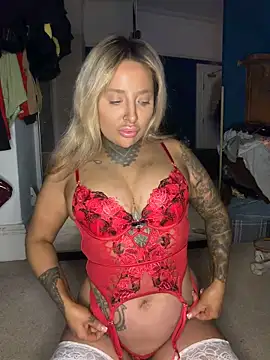 Snapshot of Summerwestt chatting on 03-27-26, 08:19 Summerwestt online show from 03-27-26, 08:19