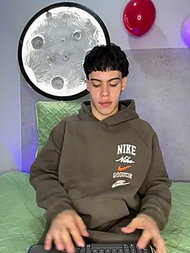 Lucian-greyy online show from 02-15-26, 07:27