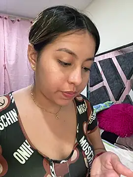 Snapshot of Emiily_joee_ chatting on 06-10-26, 01:50 Emiily joee online show from 06-10-26, 01:50