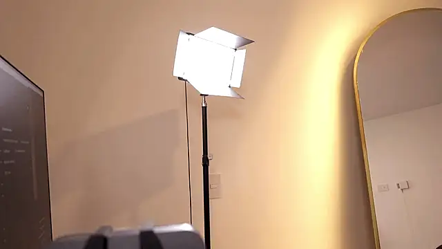 Im Velora online show from 02-23-26, 01:25