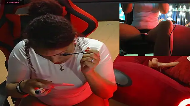 Snapshot of Helensex1 chatting on 02-15-26, 09:44 Helensex1 online show from 02-15-26, 09:44