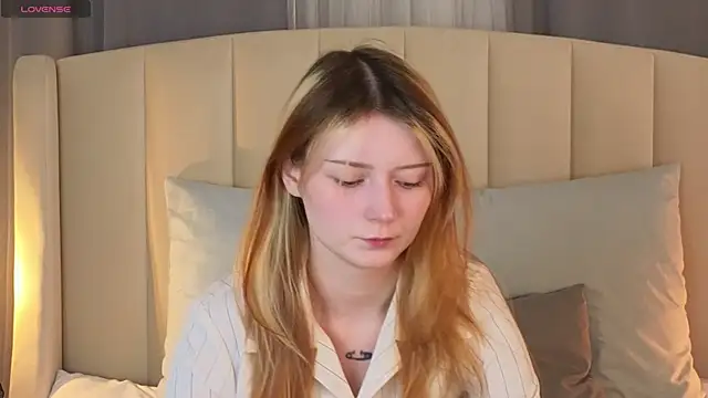 AlyssFrost online show from 04-25-26, 02:14