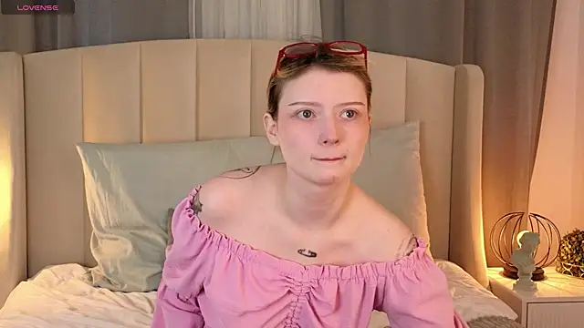 AlyssFrost online show from 04-28-26, 02:10