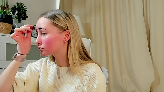 Snapshot of TraceeRebollar chatting on 02-17-26, 11:18 TraceeRebollar online show from 02-17-26, 11:18