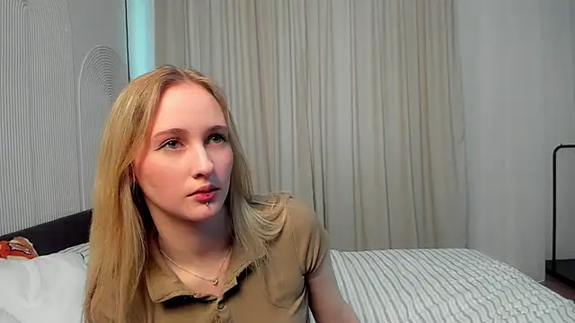 Snapshot of TraceeRebollar chatting on 03-03-26, 12:33 TraceeRebollar online show from 03-03-26, 12:33