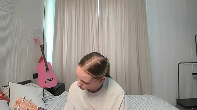 Snapshot of TraceeRebollar chatting on 03-05-26, 10:11 TraceeRebollar online show from 03-05-26, 10:11