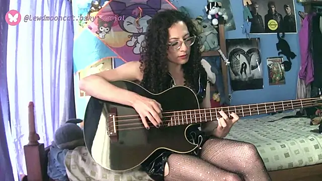 Snapshot of lewd_mooncat chatting on 03-31-26, 08:31 lewd mooncat online show from 03-31-26, 08:31