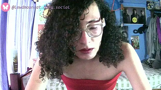 Snapshot of lewd_mooncat chatting on 04-14-26, 10:05 lewd mooncat online show from 04-14-26, 10:05