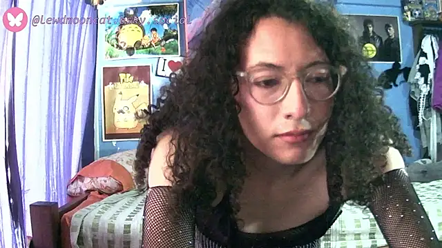 Snapshot of lewd_mooncat chatting on 04-15-26, 10:10 lewd mooncat online show from 04-15-26, 10:10