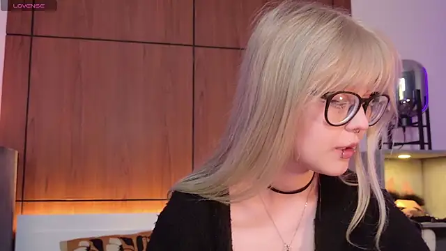 MoliQin online show from 04-12-26, 07:46