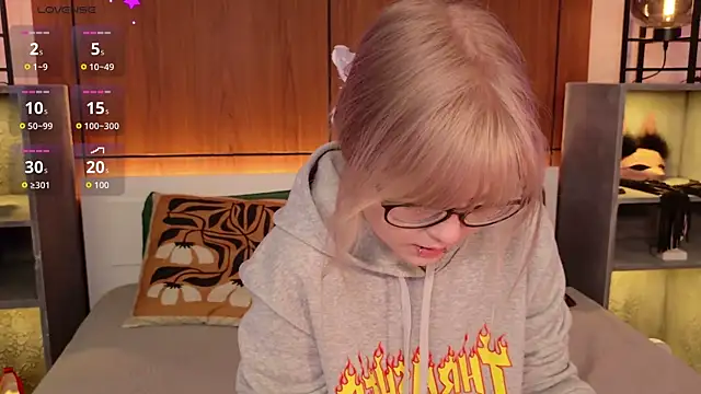 MoliQin online show from 04-25-26, 07:11