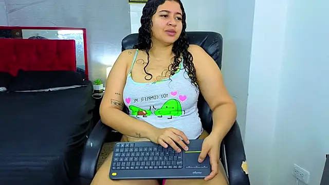 Snapshot of goodgirlxxl chatting on 06-10-26, 01:06 goodgirlxxl online show from 06-10-26, 01:06