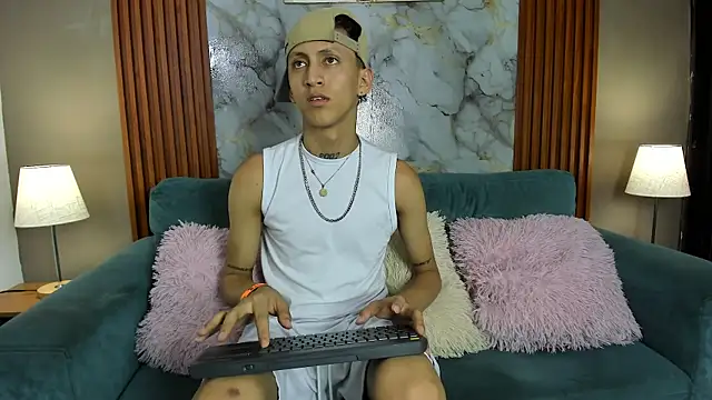 BOYS PLAY online show from 04-05-26, 01:19