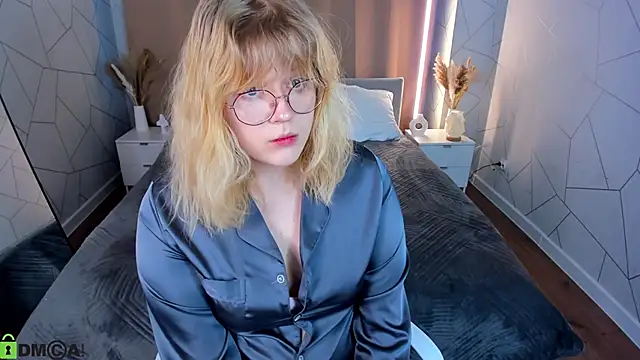 Snapshot of luna_c0ra chatting on 02-21-26, 01:17 luna c0ra online show from 02-21-26, 01:17