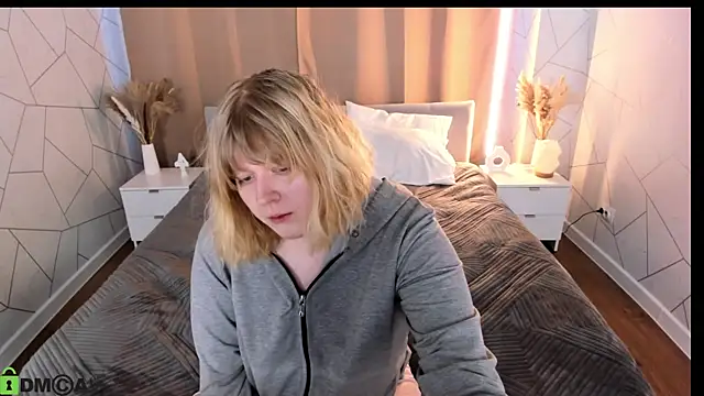 Snapshot of luna_c0ra chatting on 03-07-26, 01:24 luna c0ra online show from 03-07-26, 01:24