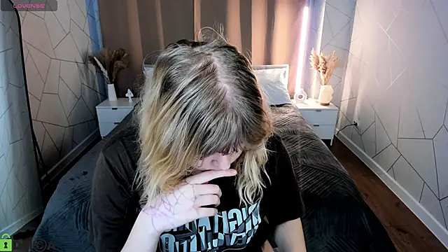 Snapshot of luna_c0ra chatting on 03-08-26, 01:03 luna c0ra online show from 03-08-26, 01:03