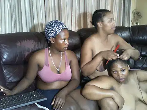 Snapshot of Sky-Diamond chatting on 02-28-26, 07:42 Sky-Diamond online show from 02-28-26, 07:42