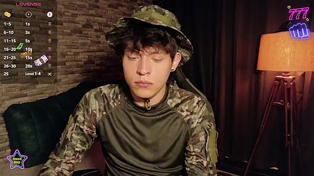 Snapshot of _-Lucky-_ chatting on 03-10-26, 07:46 -Lucky- online show from 03-10-26, 07:46