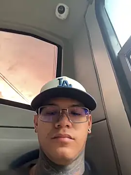 Snapshot of Maxtor_ chatting on 02-19-26, 10:39 Maxtor online show from 02-19-26, 10:39