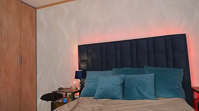 LucyDeLuca online show from 04-12-26, 06:29